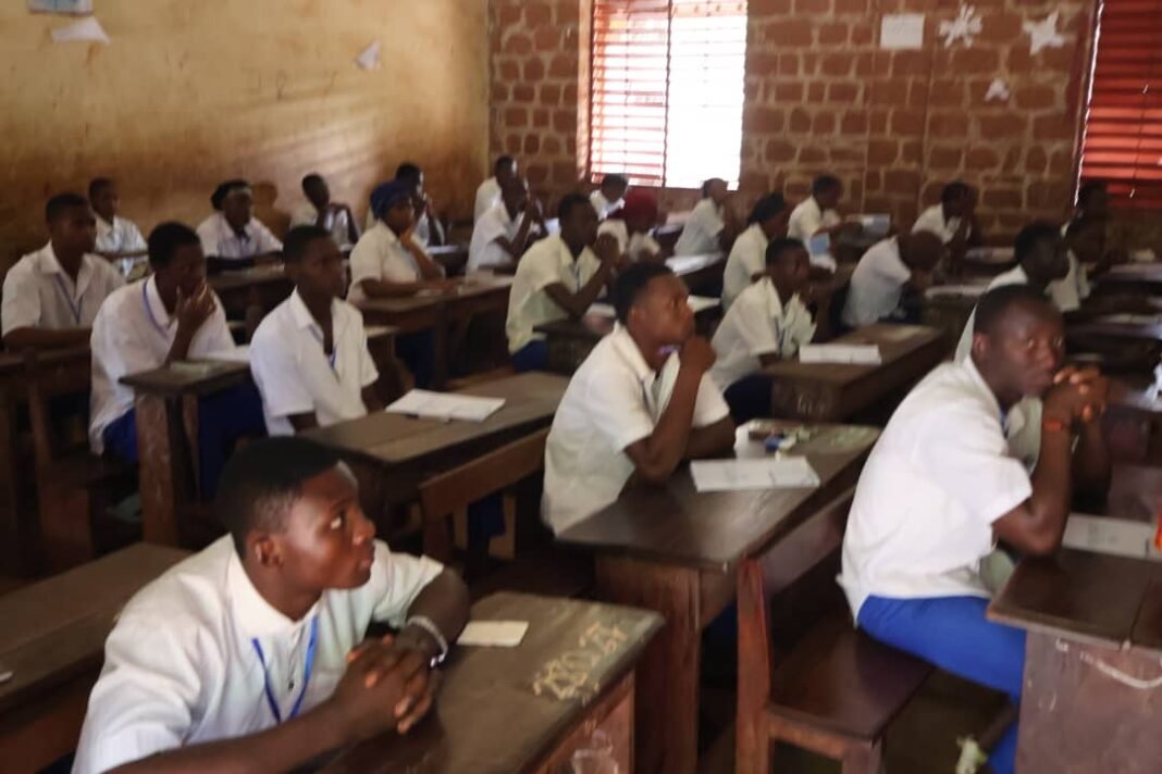 Boké: le Bac unique session 2024 formellement lancé dans la région du Kakandé. Boké: le Bac unique session 2024 formellement lancé dans la région du Kakandé.
