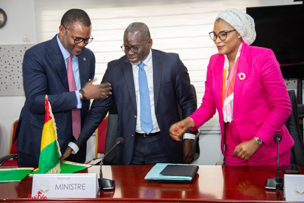 Coopération : la BAD alloue une enveloppe de 14 millions de dollars US à la Guinée en appui à l’industrie et aux PME. Coopération : la BAD alloue une enveloppe de 14 millions de dollars US à la Guinée en appui à l’industrie et aux PME.