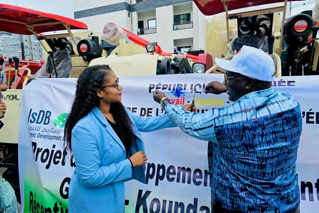 Le Projet PDRI/GKM reçoit solennellement des équipements agricoles de labour, post récolte et de transformation en faveur des organisations de producteurs et des petits exploitants agricoles de Gaoual, Koundara et Mali. Le Projet PDRI/GKM reçoit solennellement des équipements agricoles de labour, post récolte et de transformation en faveur des organisations de producteurs et des petits exploitants agricoles de Gaoual, Koundara et Mali.