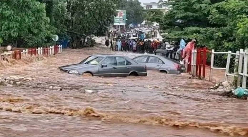 La météo en colère, beaucoup de quartiers de Conakry inondés, ce samedi. La météo en colère, beaucoup de quartiers de Conakry inondés, ce samedi.
