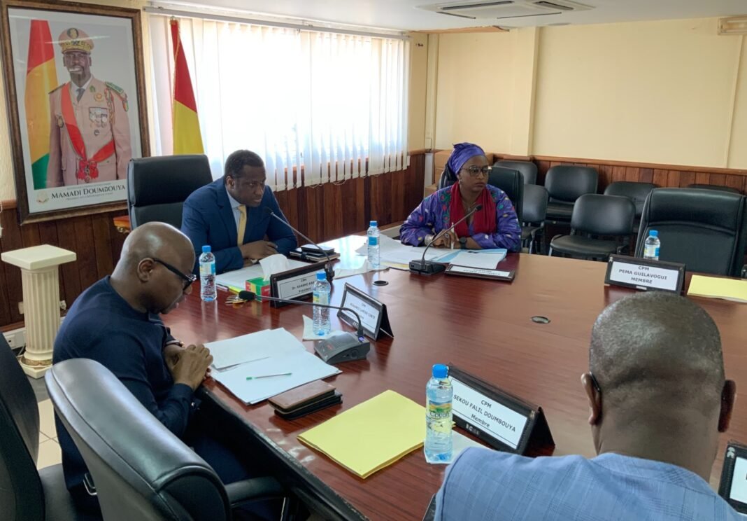 Communiqué de Presse BCRG : 15ème REUNION ORDINAIRE DU COMITE DE POLITIQUE MONETAIRE DE LA BANQUE CENTRALE DE LA REPUBLIQUE DE GUINEE Le Comité de Politique Monétaire (CPM) de la Banque Centrale de la République de Guinée. Communiqué de Presse BCRG : 15ème REUNION ORDINAIRE DU COMITE DE POLITIQUE MONETAIRE DE LA BANQUE CENTRALE DE LA REPUBLIQUE DE GUINEE Le Comité de Politique Monétaire (CPM) de la Banque Centrale de la République de Guinée.