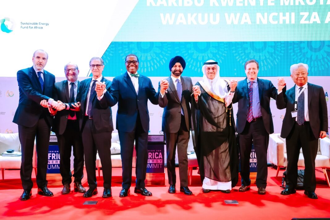 Le Groupe de la Banque islamique de développement s’engage à verser 4,65 milliards de dollars pour élargir l’accès à l’énergie lors du Sommet africain de l’énergie Mission 300 Le Groupe de la Banque islamique de développement s’engage à verser 4,65 milliards de dollars pour élargir l’accès à l’énergie lors du Sommet africain de l’énergie Mission 300
