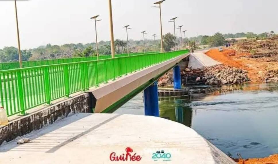 Guinée infrastructures. Le Pont unique à péage-pesage enjambant le Konkouré à Tanènè-Dubréka, inauguré. Guinée infrastructures. Le Pont unique à péage-pesage enjambant le Konkouré à Tanènè-Dubréka, inauguré.