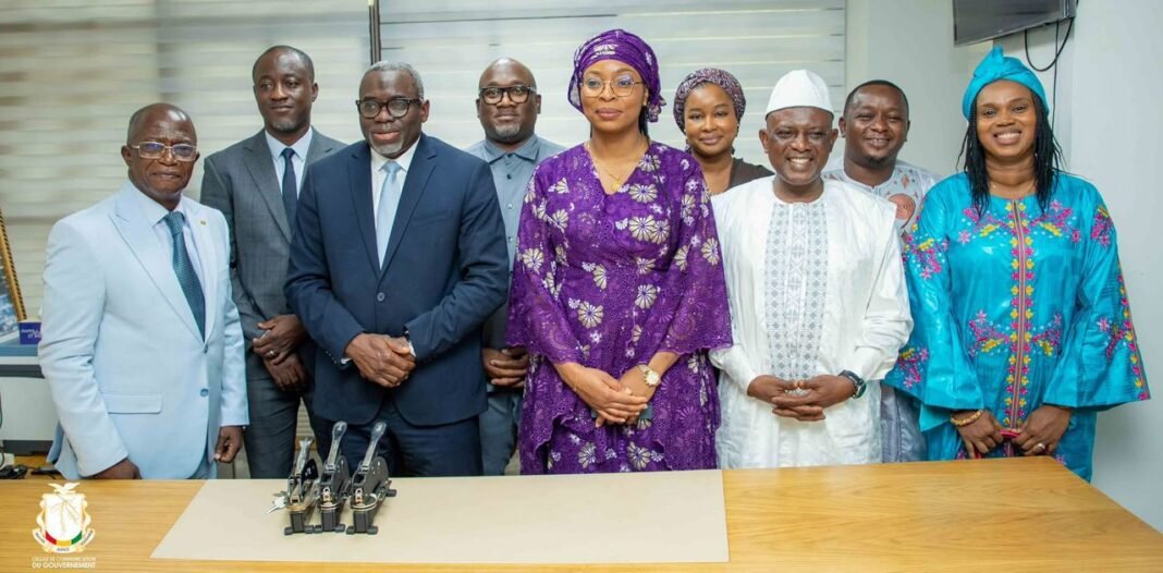 MCENI/ Passation de Services : le Ministre Mourana Soumah prend les rênes d’un département stratégique au cœur du développement économique et de la modernisation de l’État. MCENI/ Passation de Services : le Ministre Mourana Soumah prend les rênes d’un département stratégique au cœur du développement économique et de la modernisation de l’État.