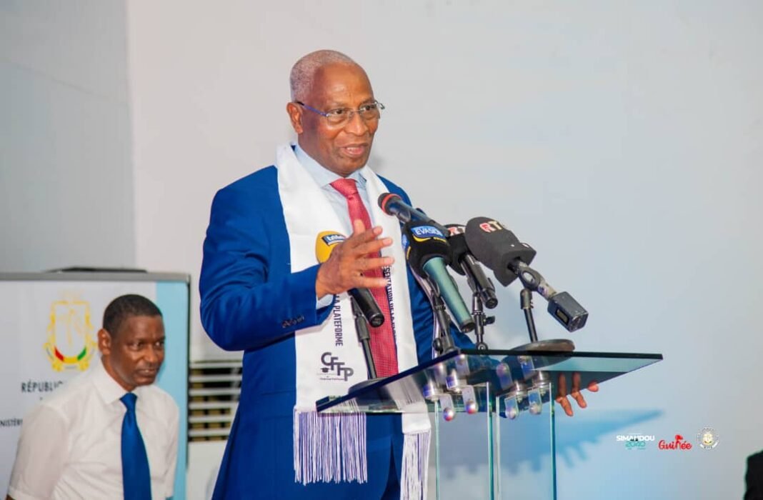 Dynamique économique et Développement : le Premier Ministre, Bah Oury prône la rupture avec « l’économie de rente » et exige de la rigueur. Dynamique économique et Développement : le Premier Ministre, Bah Oury prône la rupture avec « l’économie de rente » et exige de la rigueur.