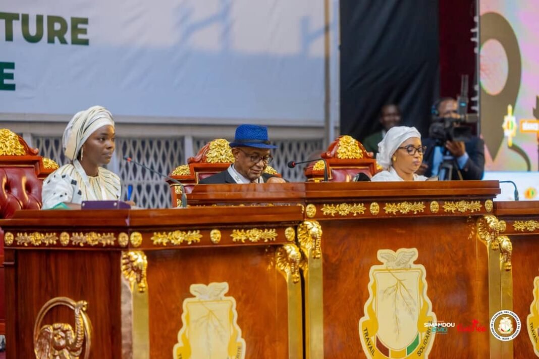 Assemblée Nationale : Un Bureau exécutif strictement paritaire installé pour ouvrir la nouvelle ère du parlement de la 10 ème législature en Guinee ! Assemblée Nationale : Un Bureau exécutif strictement paritaire installé pour ouvrir la nouvelle ère du parlement de la 10 ème législature en Guinee !