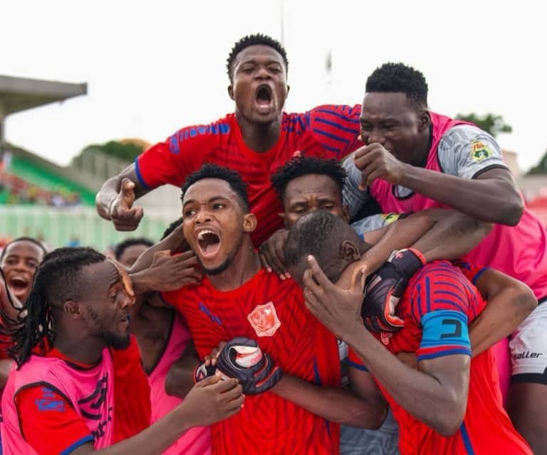 Foot/Préliminaires Champion’s League Africaine : Ils l’ont fait, les Rouge et Blanc du Horoya de Conakry en sortant la JS Souara d’Algérie ! Foot/Préliminaires Champion’s League Africaine : Ils l’ont fait, les Rouge et Blanc du Horoya de Conakry en sortant la JS Souara d’Algérie !