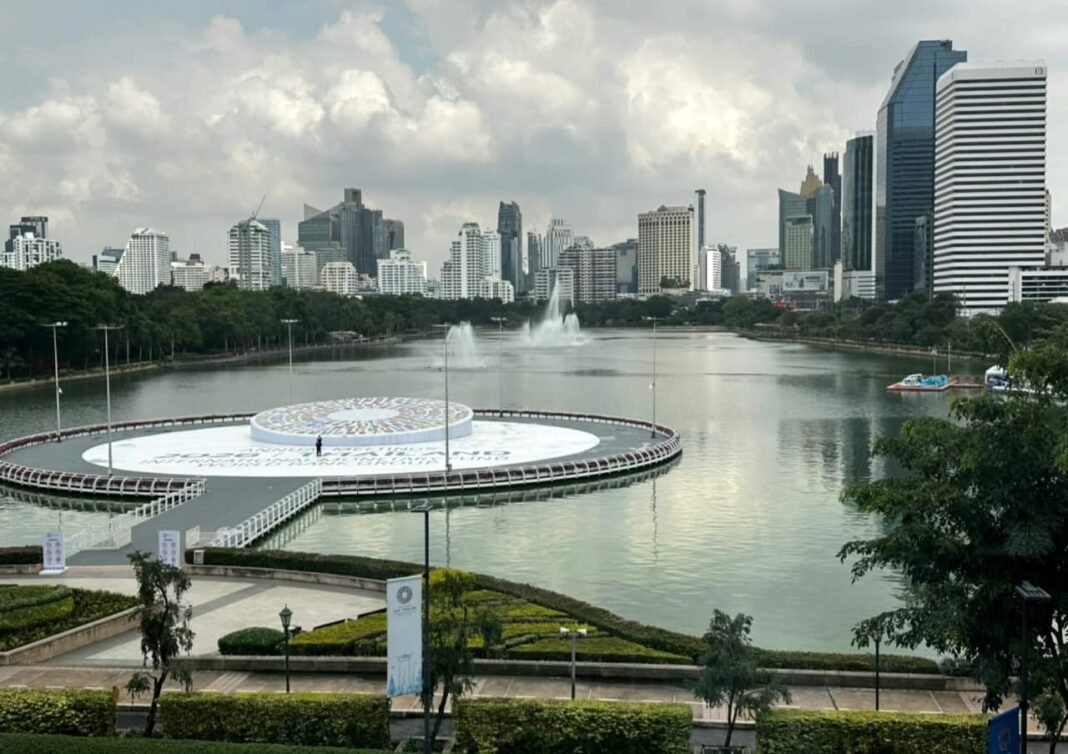 Bangkok, la grande messe de la finance mondiale : l’emploi, la dette et la « petite IA » au cœur de la plénière des Assemblées annuelles FMI–Banque mondiale Bangkok, la grande messe de la finance mondiale : l’emploi, la dette et la « petite IA » au cœur de la plénière des Assemblées annuelles FMI–Banque mondiale